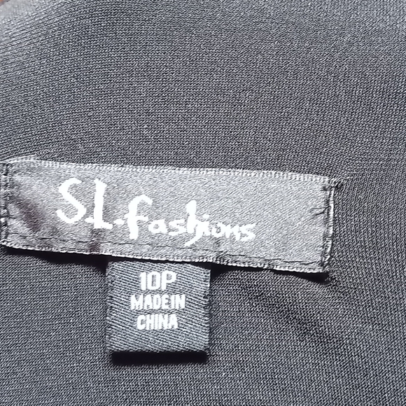 Women's dress - Picture 3 of 3